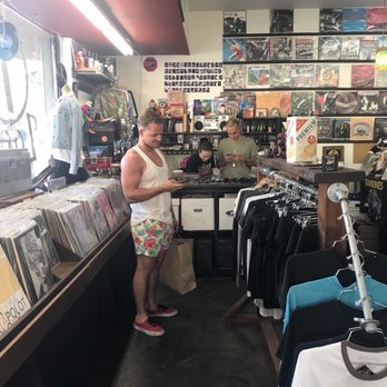 1 Look Vintage - Used, Vintage & Consignment Near Me - Huntington Beach, California 1 Look Vintage - Used, Vintage & Consignment Near Me - Huntington Beach, California