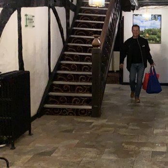 Legacy Rose & Crown Hotel - The best room in the house-you had to schlep your luggage up the stairs - Hotels Near Me - Salisbury, WIL