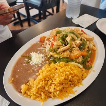 Taqueria Casa Mia - Chicken fajita -- wow plentiful and flavorful - Desserts Near Me - Villas, New Jersey