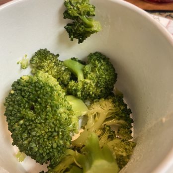 Outback Steakhouse - Totally mushy, cold, and over cooked broccoli - Steakhouses Near Me - Henderson, Nevada