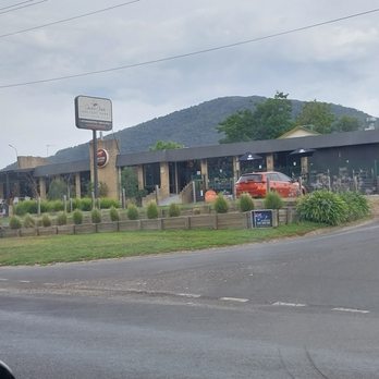 Snobs Creek Tavern - Outside - Pubs Near Me - Eildon, VIC Snobs Creek Tavern - Outside - Pubs Near Me - Eildon, VIC