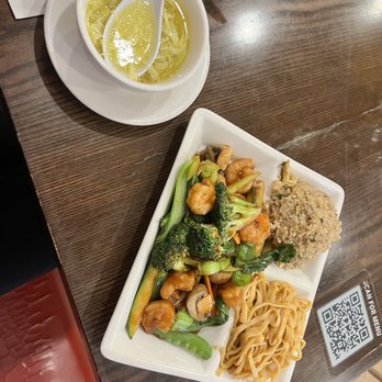 Excellent Dumpling House - Shrimp and veggie lunch with egg drop soup - Dim Sum Near Me - New York, New York Excellent Dumpling House - Shrimp and veggie lunch with egg drop soup - Dim Sum Near Me - New York, New York