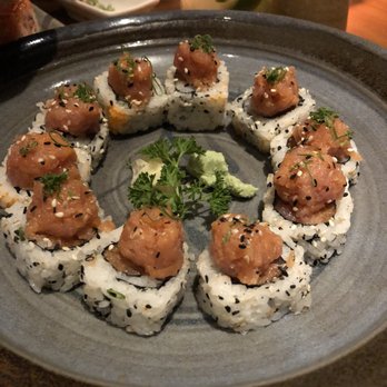 Osaka - Salmon roll - Japanese Near Me - São Paulo, SP