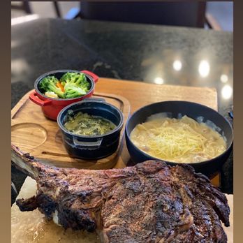 Hunter Steakhouse - Tomahawk , chicken pasta - Steakhouses Near Me - Cancún, ROO