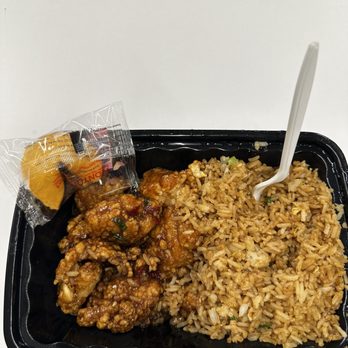 Wok Inn - Tiny amount of food for the price they were out of wonton soup so I asked for an egg roll didn't get it - Chinese Near Me - San Antonio, Texas