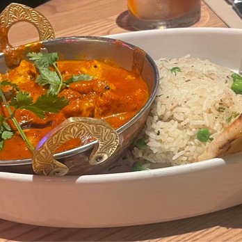 Nick's Manhattan Beach - Curry chicken with basmati rice and naan bread - American Near Me - Manhattan Beach, California