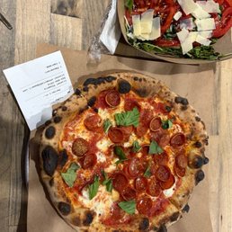 Neoplaton Pepperoni Pizza