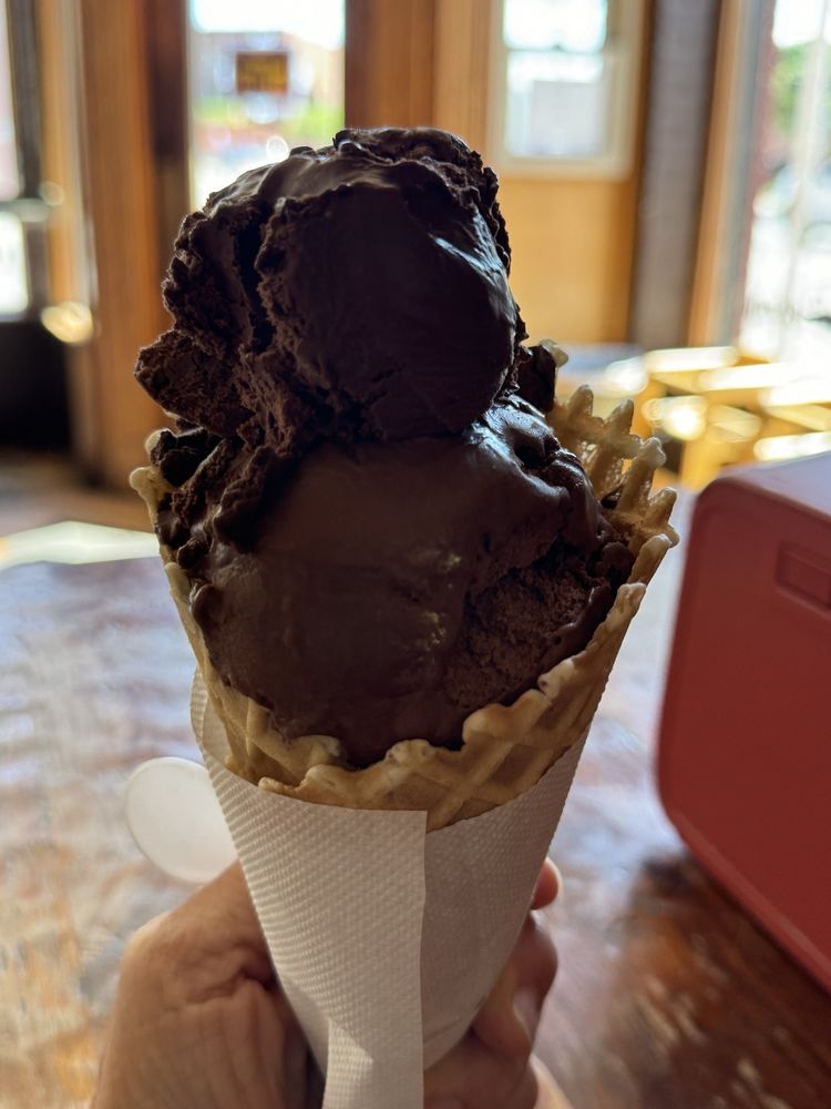 Downtown Scoops Logo