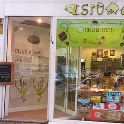 Espuma - Foto de la entrada y escaparate de ESPUMA -Tienda de Cervezas