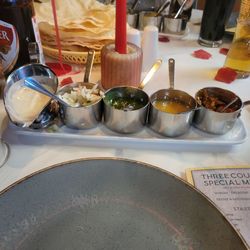 Radhuni - Poppadoms and pickles