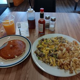 The scramble has ground beef, mushrooms, onion, bell pepper and cheese The scramble has ground beef, mushrooms, onion, bell pepper and cheese