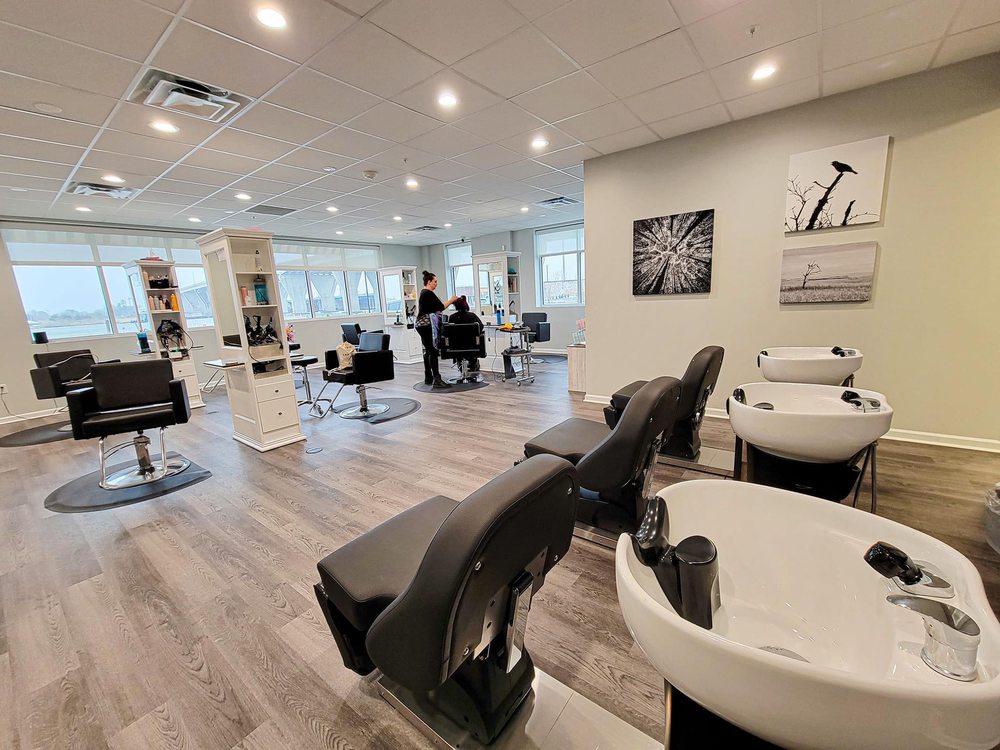 Swan Cove Spa & Salon Logo