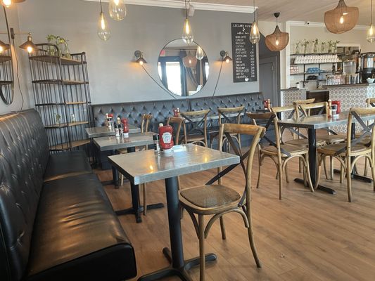 Leeland House by null