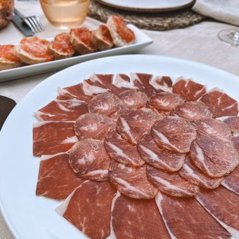 Restaurante Nolasco - jamón de la dehesa de extremadura y lomo ibérico - Specialty Food Near Me - Cáceres, CC