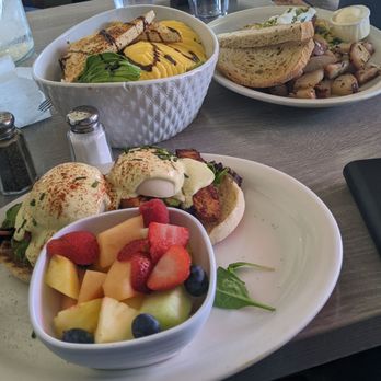Millie's Cafe - Pasadena - V-cali benedict w a side of fruits, tropical spinach salad, and the vegan mess - Breakfast & Brunch Near Me - Pasadena, California