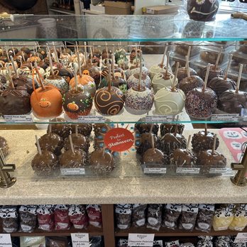 Kilwins Ice Cream - Chocolate - Fudge - What a great display - Ice Cream & Frozen Yogurt Near Me - Jacksonville, Florida