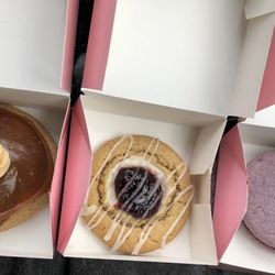 Crumbl - Skokie - Dulce De Leche, Raspberry Danish, Olivia Rodrigo GUTS Cookie