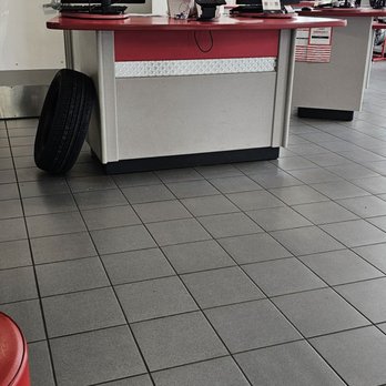 Discount Tire - Clean and airy. Plenty of seating and charging stations - Wheel & Rim Repair Near Me - Charlotte, North Carolina Discount Tire - Clean and airy. Plenty of seating and charging stations - Wheel & Rim Repair Near Me - Charlotte, North Carolina