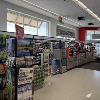 Walgreens - No cashier during lunch time - Cosmetics & Beauty Supply Near Me - Franklin Square, New York