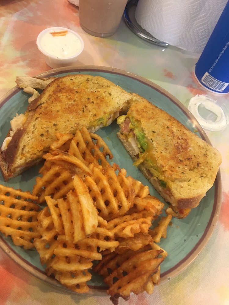 Sizzling Pickle Eatery & Lounge, Craig Roadtrippers