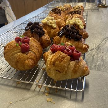 L'Éclair de Génie - Croissants - Desserts Near Me - Paris, 75 L'Éclair de Génie - Croissants - Desserts Near Me - Paris, 75