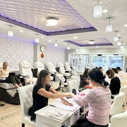 Sunny Lux Nails - We have a very good Nails tech team, working take good care for customer..