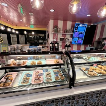 Mid-Way Bakery - Yum - Bakeries Near Me - Milwaukee, Wisconsin