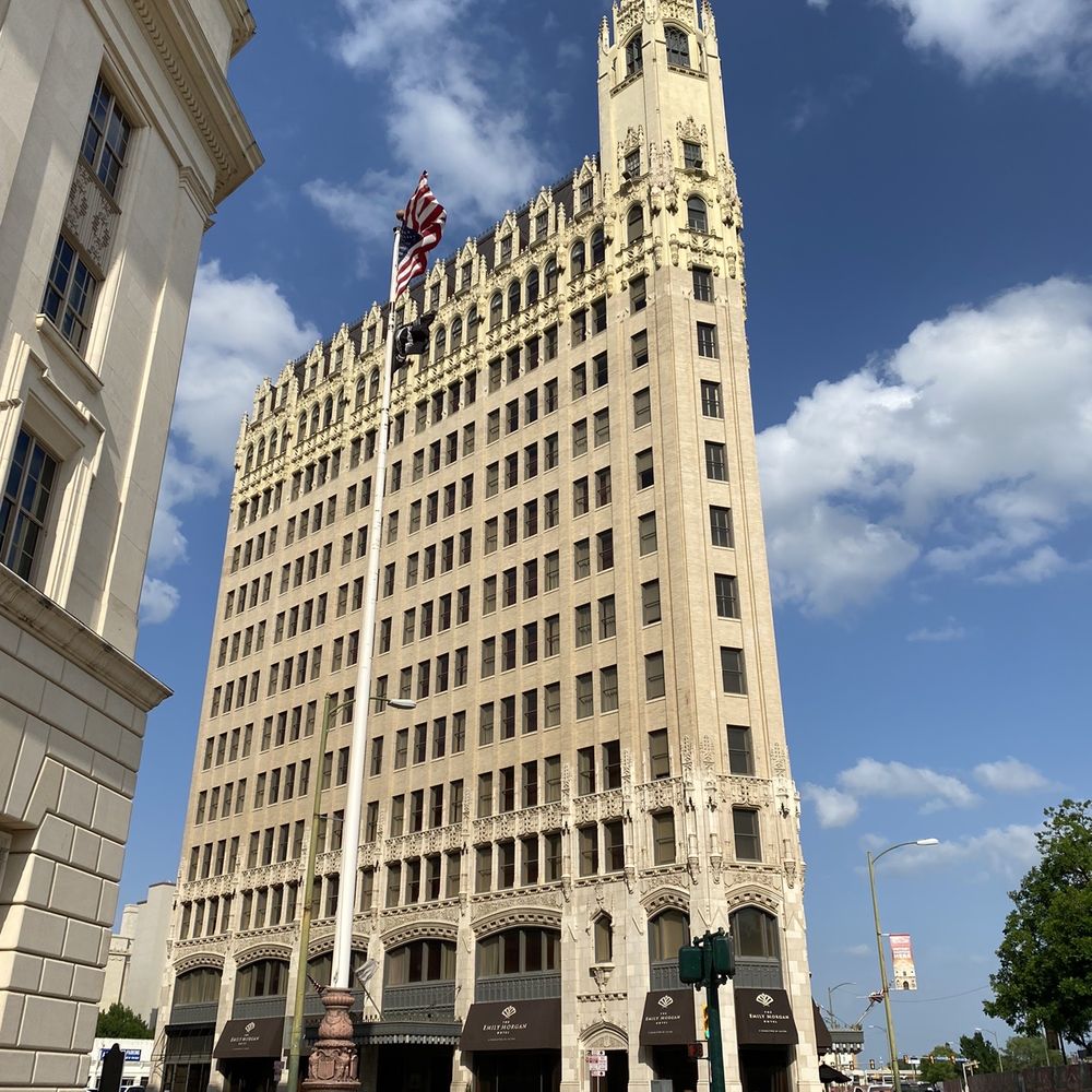 Emily Morgan - A DoubleTree by Hilton - Hotel front - Hotels Near Me - San Antonio, Texas Emily Morgan - A DoubleTree by Hilton - Hotel front - Hotels Near Me - San Antonio, Texas