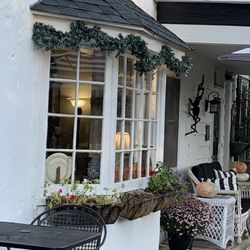 Pineapple Hill Bed & Breakfast Inn - Front porch