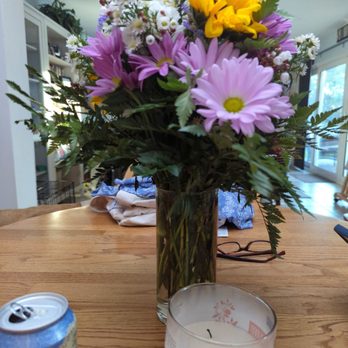 Hamiltons Florist St. Petersburg - Small flower arrangement - Florists Near Me - Saint Petersburg, Florida Hamiltons Florist St. Petersburg - Small flower arrangement - Florists Near Me - Saint Petersburg, Florida