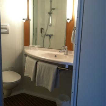 Ibis Hotel - Bathroom - Hotels Near Me - Brighton, BNH