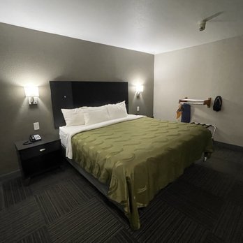 Quality Inn - Big king size bed. Very comfortable with clean linens. - Hotels Near Me - Kettleman City, California Quality Inn - Big king size bed. Very comfortable with clean linens. - Hotels Near Me - Kettleman City, California