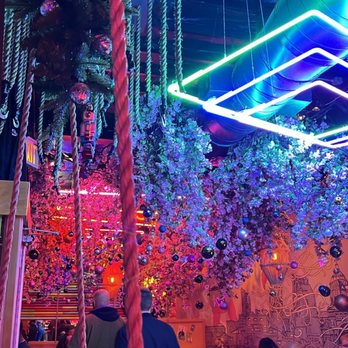 Lucky Robot Restaurant - Window seating near the bar - Sushi Bars Near Me - Austin, Texas