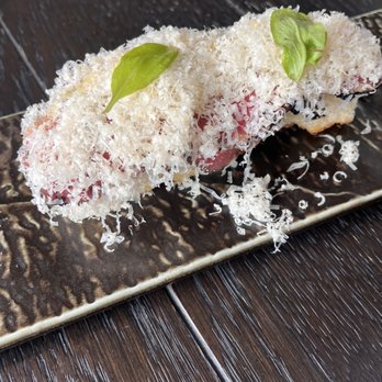FAIRVIEW BAR AND RESTAURANT - Modern European Near Me - Lake Louise, Alberta FAIRVIEW BAR AND RESTAURANT - Modern European Near Me - Lake Louise, Alberta