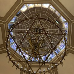 Neve Şalom Sinagogu - Beautiful Star of David Chandelier