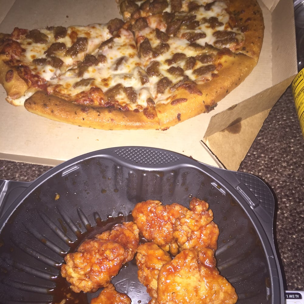 PIZZA HUT Updated June 2024 12 Photos & 25 Reviews 5005 Floyd Rd