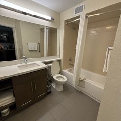 Candlewood Suites - Bathroom
