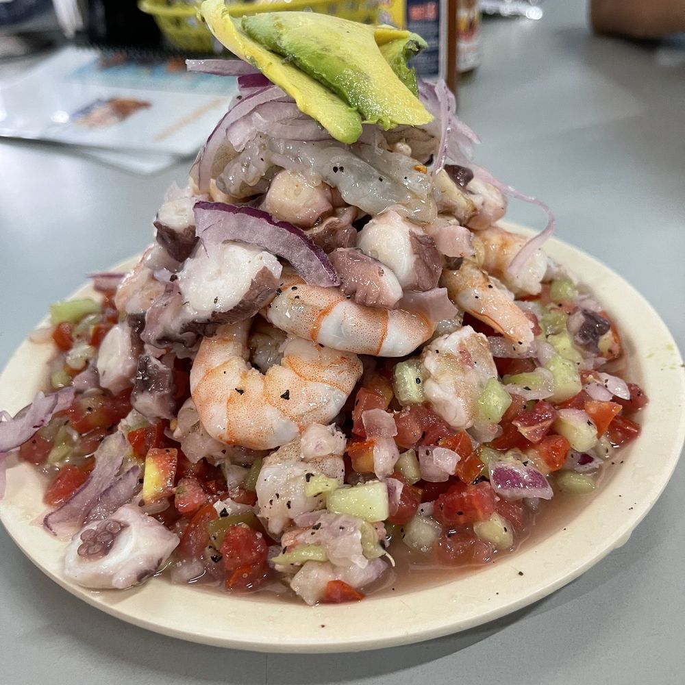 El Güero Kiko - Es mi señora la Mitotera al 100 gente - Seafood Near Me - Tijuana, BCN