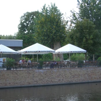 Inselcafé - vom anderen Ufer aus gesehen - Beer Garden Near Me - Potsdam, BB