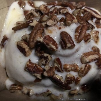 Cinnaholic - Old Skool Roll with Cream Cheese Icing and Pecans - Bakeries Near Me - Dunwoody, Georgia