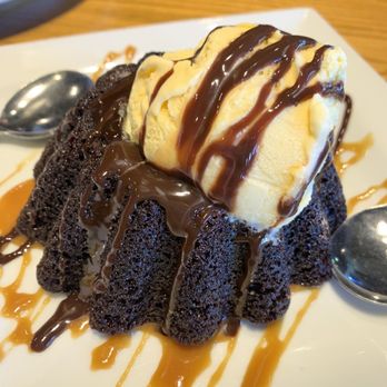 Chili's - Chocolate lava cake with ice cream - Tex-Mex Near Me - Rohnert Park, California