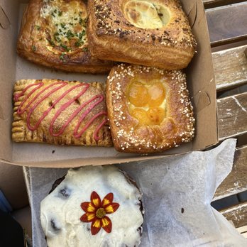 Buttermilk Bakery - pastries, including a pop tart and cinnamon bun - Bakeries Near Me - Winter Park, Florida Buttermilk Bakery - pastries, including a pop tart and cinnamon bun - Bakeries Near Me - Winter Park, Florida