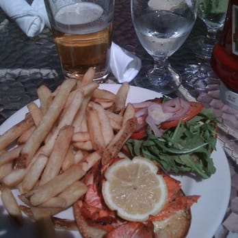 Painter's Lodge - Tyee Salmon burger - Hotels Near Me - Campbell River, British Columbia