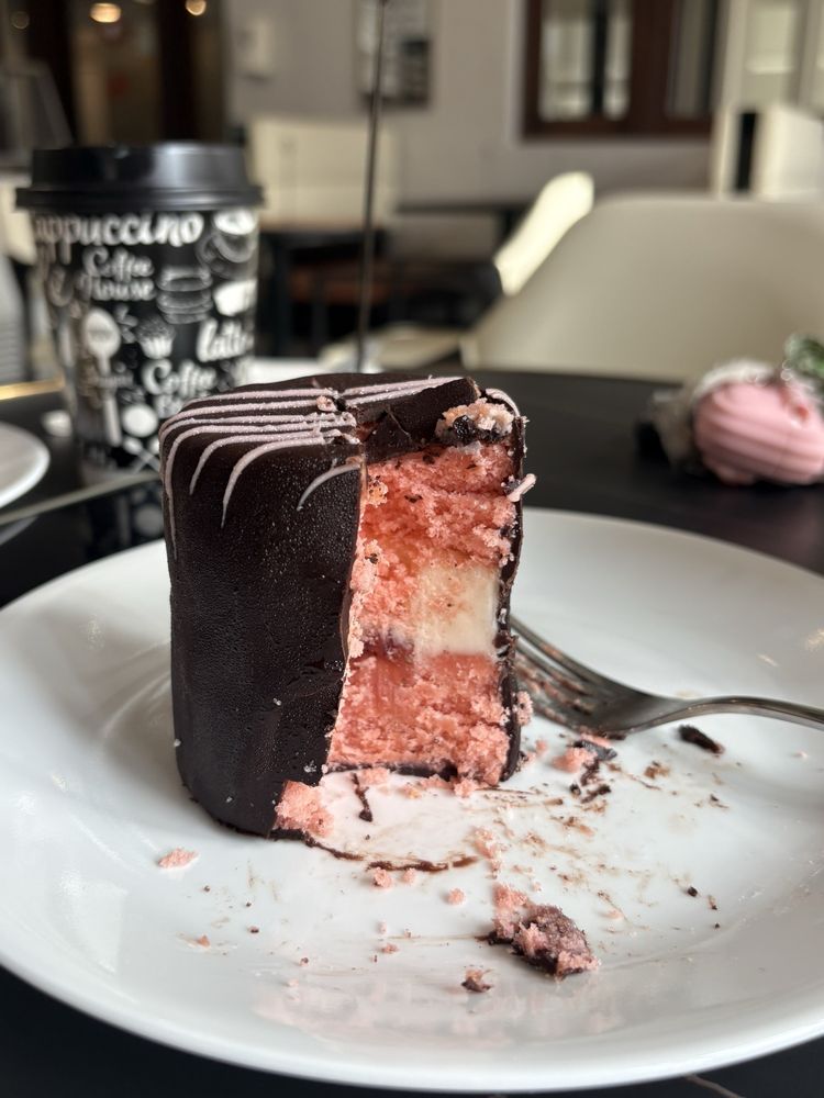 96 Royal Cream Coffee Logo