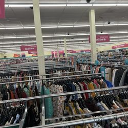 dd's DISCOUNTS - Good size store with lots of clothes options