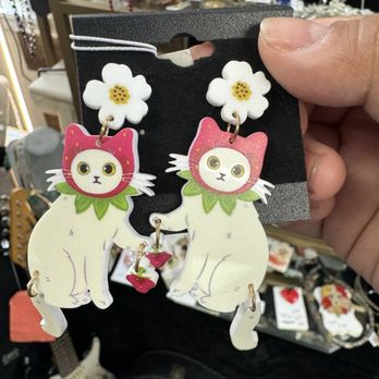 Bayside Artisan Shoppes - Cat earrings - Shopping Centers Near Me - Virginia Beach, Virginia