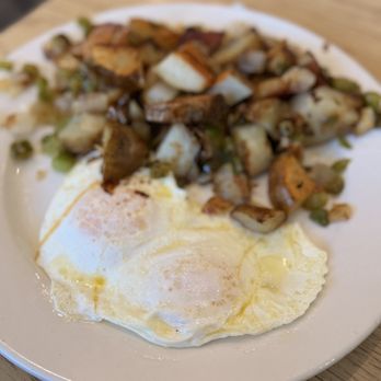 Gold Canyon Cafe - Eggs over easy + potatoes O'Brien - Breakfast & Brunch Near Me - Gold Canyon, Arizona Gold Canyon Cafe - Eggs over easy + potatoes O'Brien - Breakfast & Brunch Near Me - Gold Canyon, Arizona