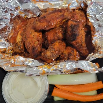 Pepz Pizza & Eatery - 10 Piece Buffalo Wings $15.99 - Pizza Near Me - Anaheim, California