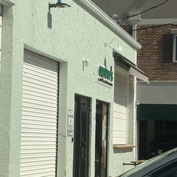Carew's Coffeehouse - Coffee & Tea Near Me - Lake Worth Beach, Florida