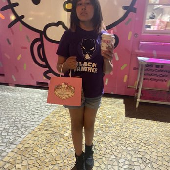 Hello Kitty Cafe - My daughter doesn't like pictures... hot chocolate and strawberry ice cream. - Desserts Near Me - Las Vegas, Nevada Hello Kitty Cafe - My daughter doesn't like pictures... hot chocolate and strawberry ice cream. - Desserts Near Me - Las Vegas, Nevada